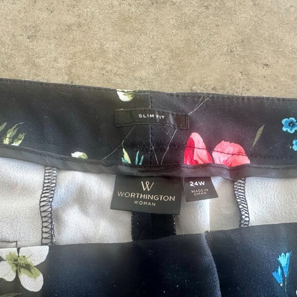 Worthington Black Floral Botanical Slim Fit Slim Leg Casual Pants Size 24 W - Picture 3 of 3